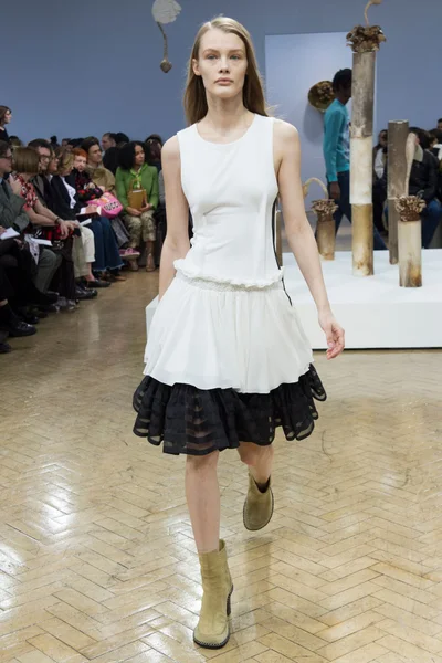 Look 15